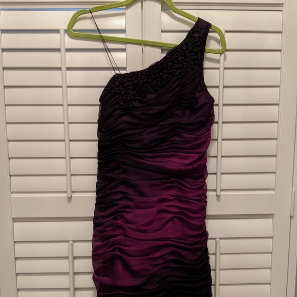 Adrianna Papell Dresses & Skirts - Adrianna Papell women's purple ruched dress.